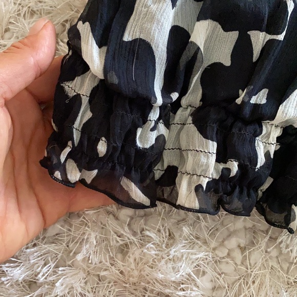 Beautiful feminine chiffon black and white print top - Picture 3 of 5